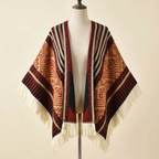 Poncho Éclat Nomade bordeaux terracotta sur buste