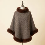 Cape Renarde Velours – coloris Marron, présenté sur mannequin couture