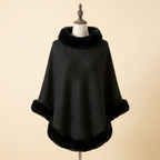 Cape Renarde Velours – coloris Noir, présenté sur mannequin couture