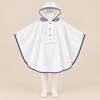 Poncho Petit Explorateur présenté sur mannequin, fond beige