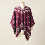 Poncho Homme Rancho – coloris Bordeaux, présenté sur mannequin couture