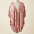 Poncho Bohème Effet Daim – coloris Rose poudré, présenté sur mannequin couture