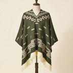 Poncho Homme Rancho – coloris Vert kaki, présenté sur mannequin couture