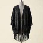 Poncho Bohème Effet Daim – coloris Noir, présenté sur mannequin couture