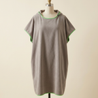 Peignoir Vague Express – coloris Gris, présenté sur mannequin couture