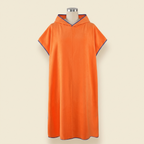 Peignoir Vague Express – coloris Orange, présenté sur mannequin couture