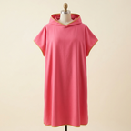 Peignoir Vague Express – coloris Rose, présenté sur mannequin couture