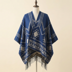 Poncho Himalaya Franges – coloris Bleu roi, présenté sur mannequin couture