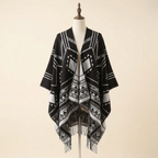 Poncho Himalaya Franges – coloris Noir et blanc, présenté sur mannequin couture