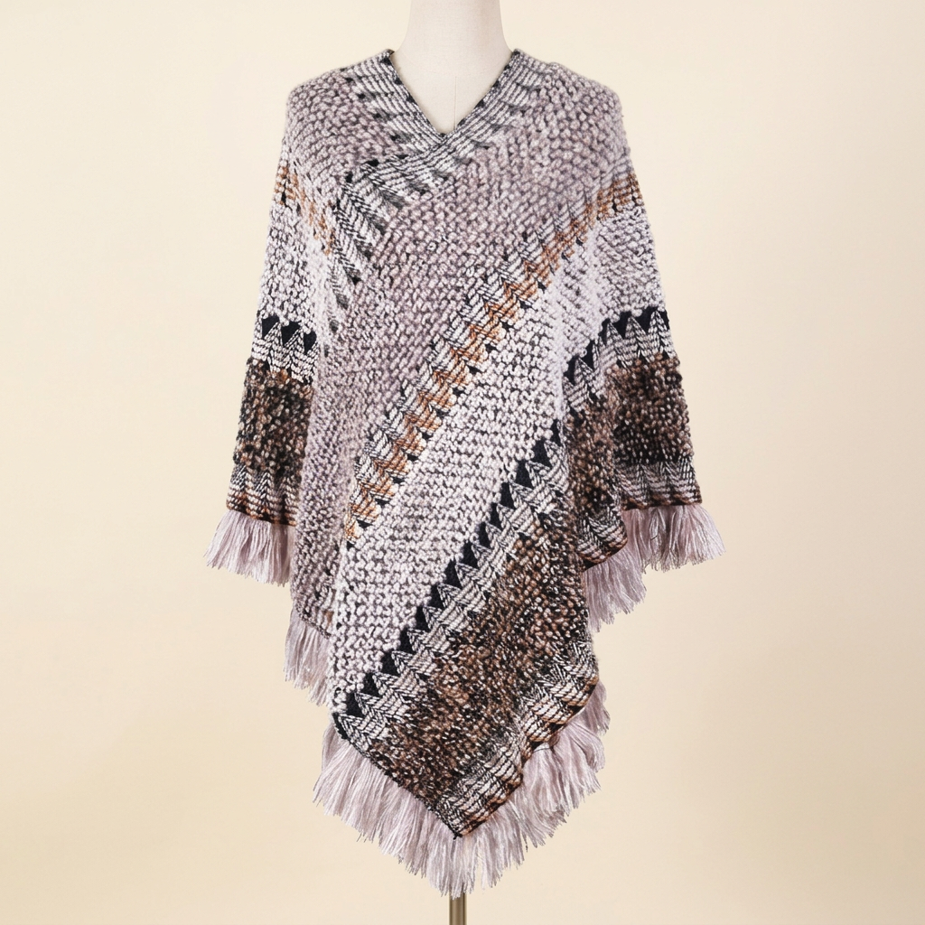 Poncho Yourte Douce – coloris Gris, présenté sur mannequin couture